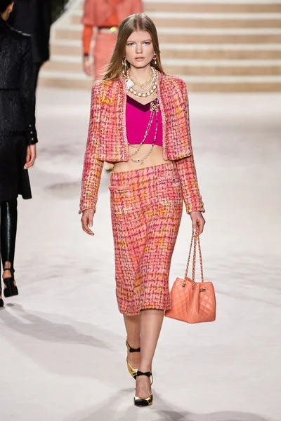 Look 27